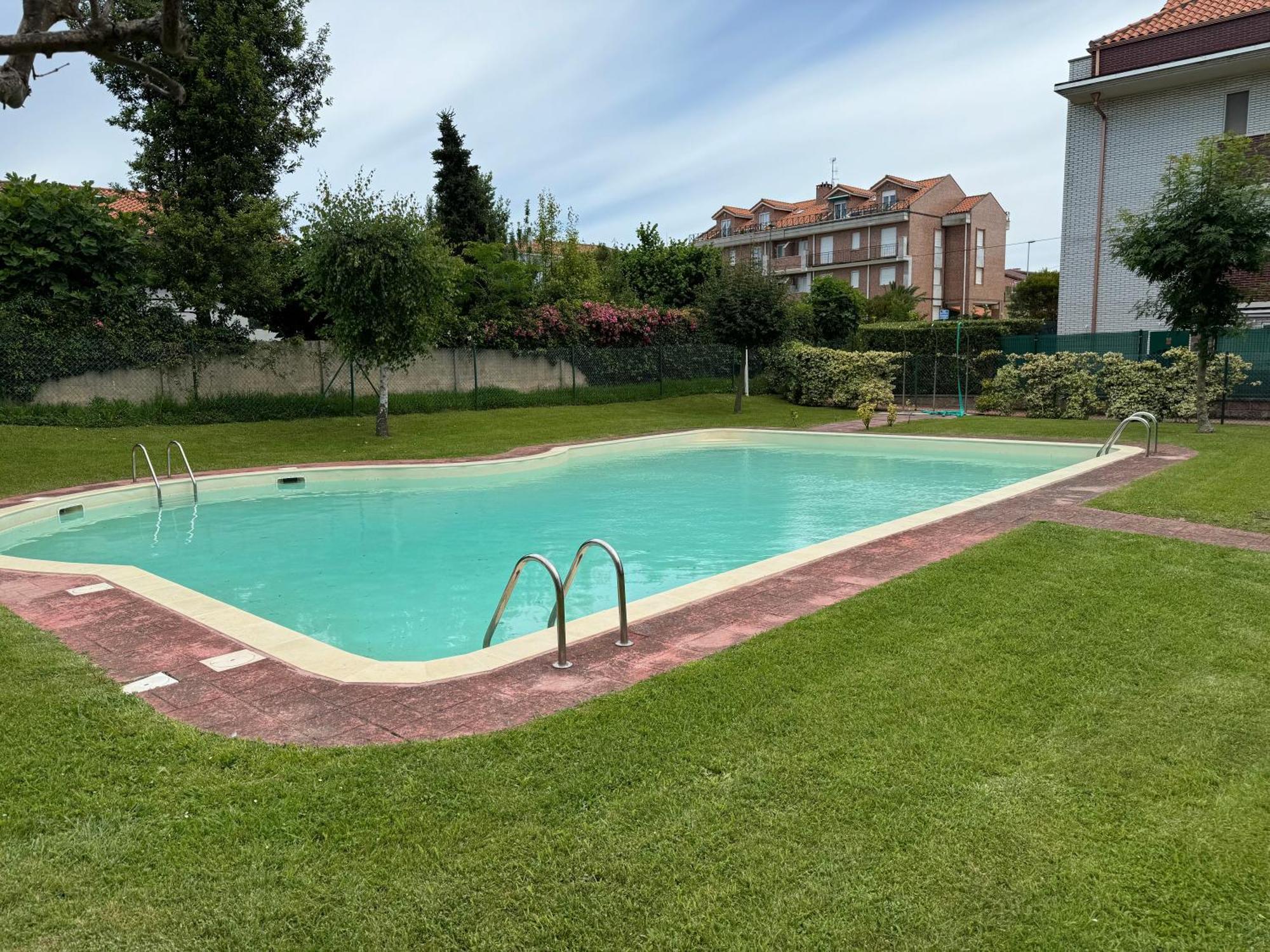 דירות סואנסס Garaje Y Piscina Comunitaria! מראה חיצוני תמונה